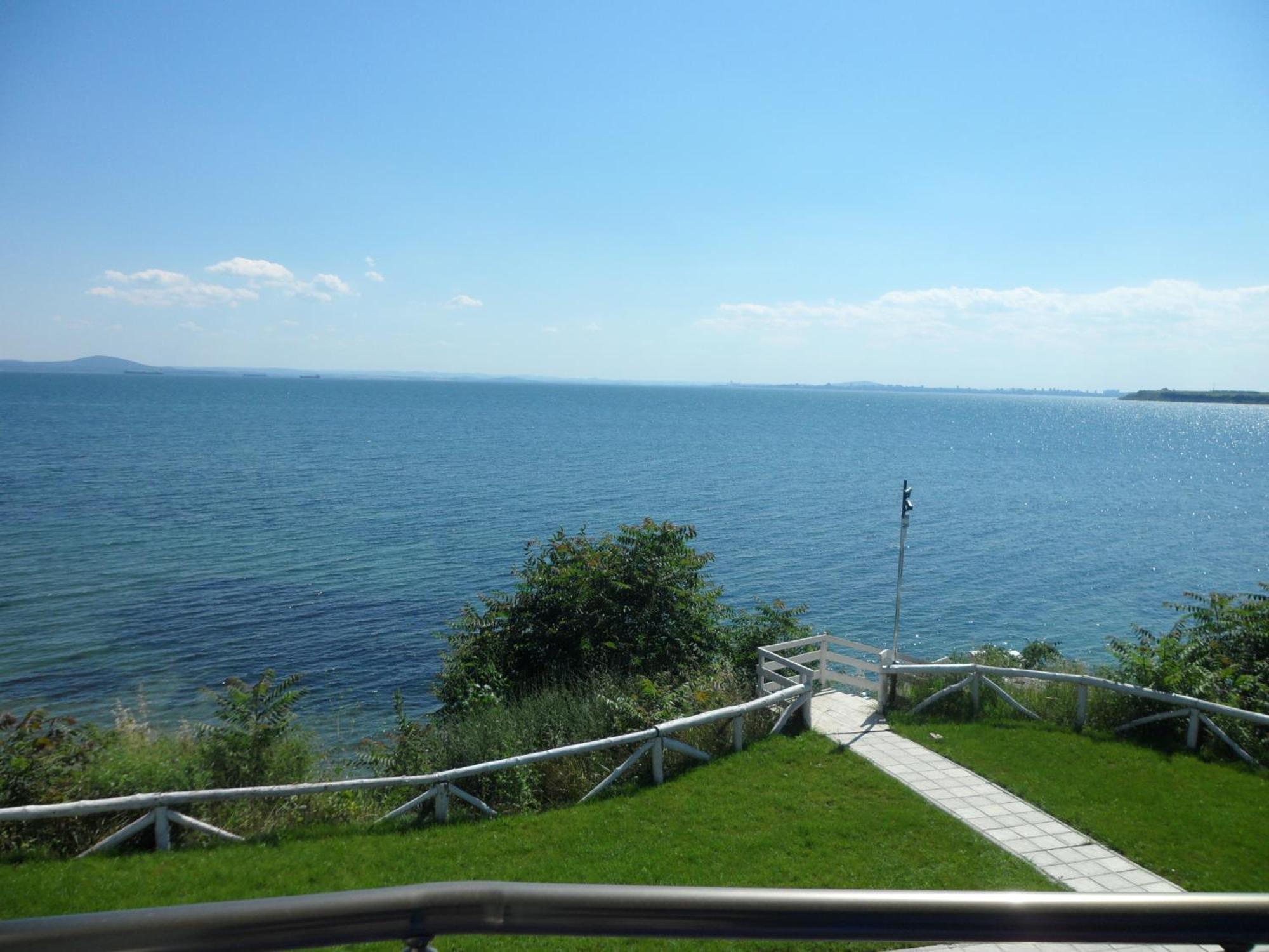 Blue Bay Palace Apart Complex Pomorie Exterior foto
